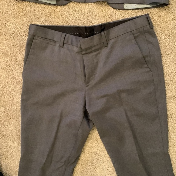 Express Innovator Suit - Picture 6 of 6